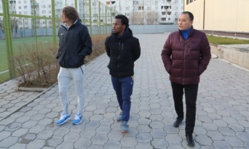 Сзоке и Айегбуси посетили Академию детского футбола «Дерби»