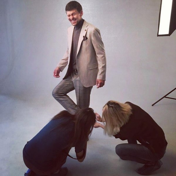 Акбербаев провел фотосессию для журнала Esquire