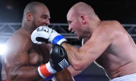 Фото со второго победного боя Дычко на профи-ринге
