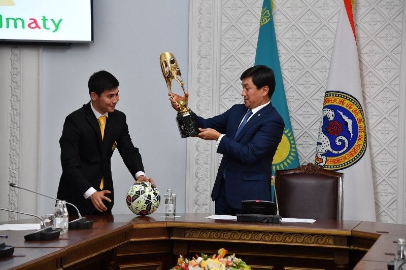 Бауыржан Байбек поздравил ФК «Кайрат» с Кубком Республики Казахстан