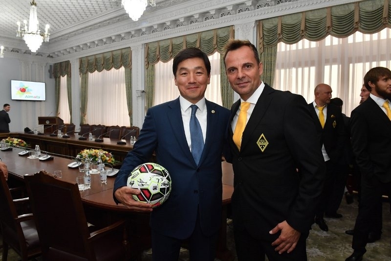 Бауыржан Байбек поздравил ФК «Кайрат» с Кубком Республики Казахстан