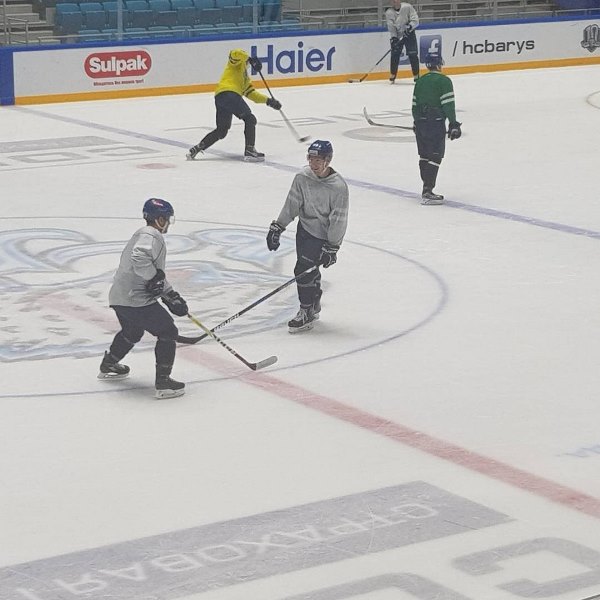 Доус и Диц занимаются в общей группе «Барыса»