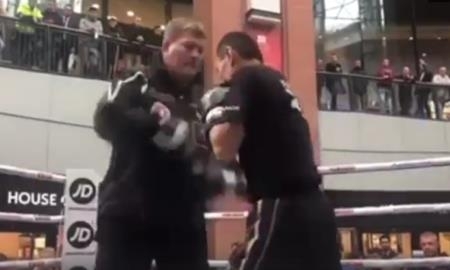 Видео открытой тренировки Жакиянова перед боем с Барнеттом