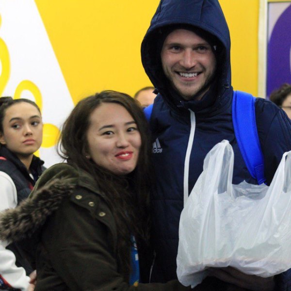 Болельщики «Астаны» подарили Шитову торт на День рождения