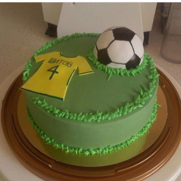 Болельщики «Астаны» подарили Шитову торт на День рождения