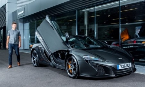 Соперник Головкина «Канело» похвастался очередным дорогим авто