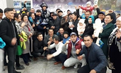 Шарибаев вернулся в Казахстан после победы нокаутом в США