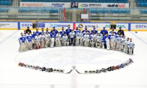Карлссон и Кузнецов провели мастер-класс для юных вратарей «Барыса»