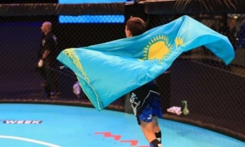 Казахстанская учительница стартовала с победы на чемпионате мира по ММА