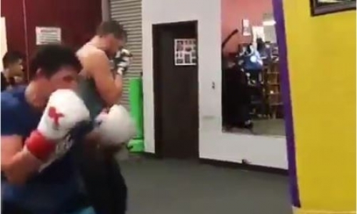 Ашкеев продолжает подготовку к следующему бою на профи-ринге