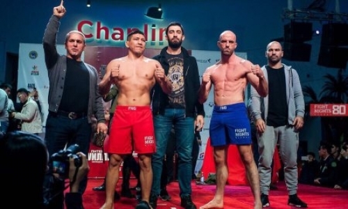 Хамитов и Куилли прошли процедуру взвешивания и дуэль взглядов