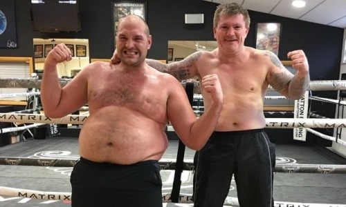 Тайсон Фьюри потроллил тренера Жакиянова