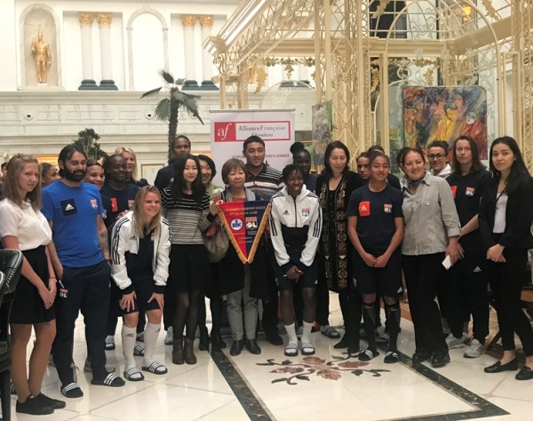 Футболистки из Лиона встретились со студентами французского альянса в Шымкенте