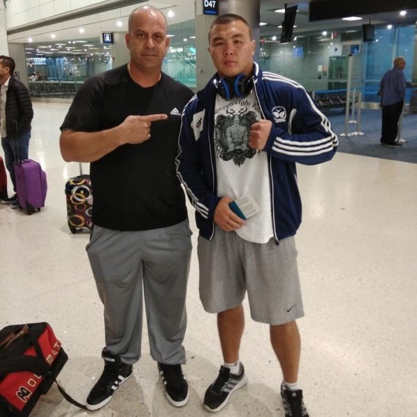 Турсынгалиев и Мусадилов отправились в Мексику для дебюта на профи-ринге