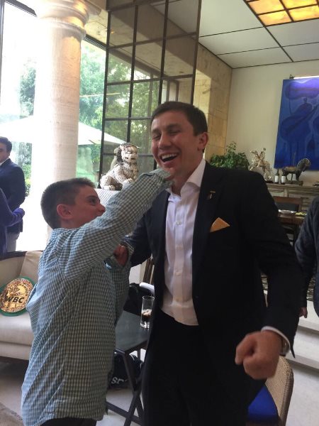 Сын президента WBC «проверил» подбородок Головкина