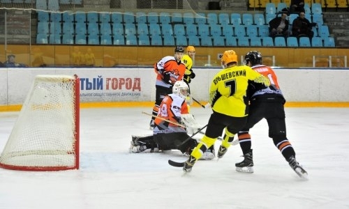 Фоторепортаж с матча ВХЛ «Спутник» — «Сарыарка» 0:3