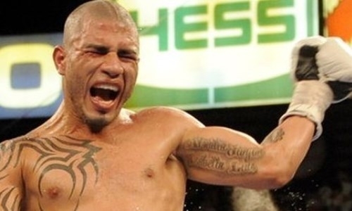 Котто в заключительном бою сенсационно проиграл Али, так и не встретившись с Головкиным