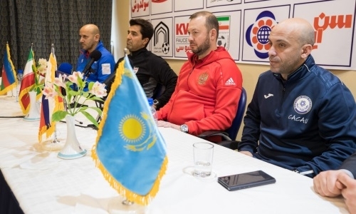 Какау принял участие в пресс-конференции и провел теоретическое занятие в Иране