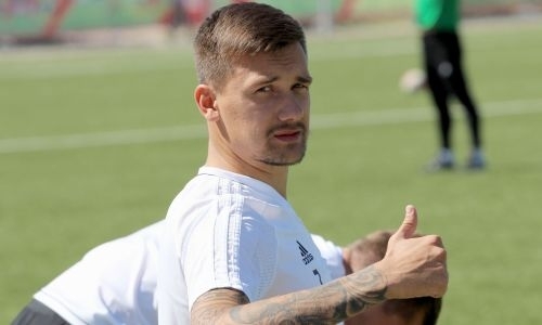 Футболисты сборной Казахстана вернулись с Бали после задержки из-за извержения вулкана