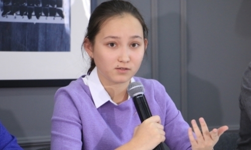 Байбек вручил награду Абдумалик