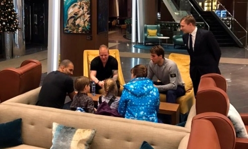 Игроки «Барыса» встретились с детьми в Челябинске