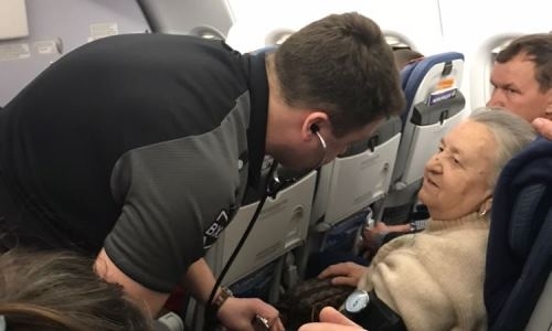 Врач «Сарыарки» помог пассажирке самолета прийти в себя