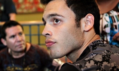 Бросавший вызов Головкину Чавес-младший вернулся к своему старому тренеру