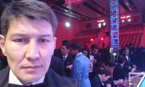 Известный казахстанский рефери Ешмагамбетов отсудил бой на вечере бокса в Индии