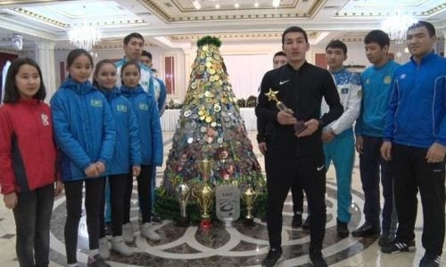 1000 медалей украсили чемпионскую елку в Атырау