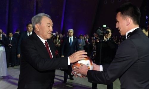 Мяч, который вывел «Астану» в 1/16 Лиги Европы вручили Елбасы