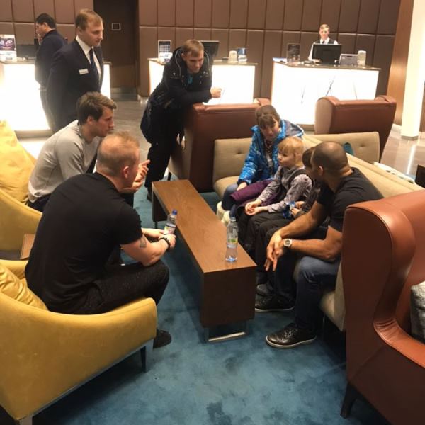 Игроки «Барыса» встретились с детьми в Челябинске