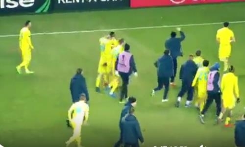 Как игроки «Астаны» праздновали победу над «Славией» и благодарили болельщиков