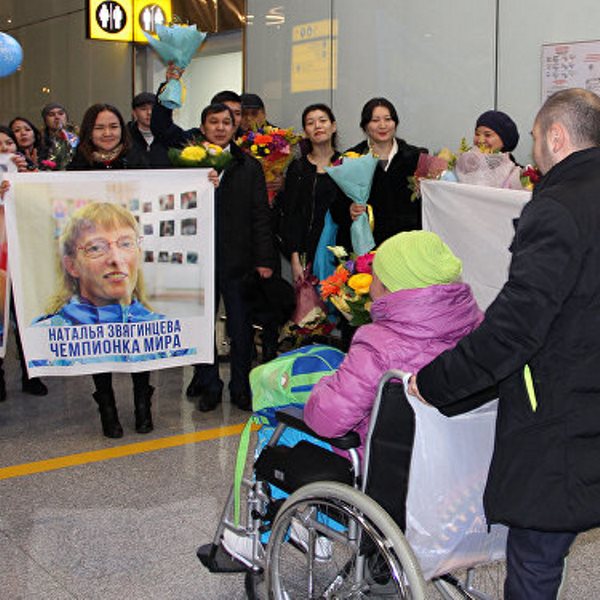 Призеров чемпионата мира по паралимпийскому плаванию и пауэрлифтингу встретили в Астане