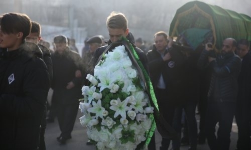 Фоторепортаж с церемонии прощания с Тимуром Сегизбаевым в Алматы