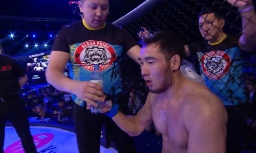 Видео победного боя, или как казахстанец нокаутировал россиянина на турнире в Москве