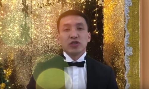 Асхат Тагыберген поздравил казахстанцев с наступающим Новым годом