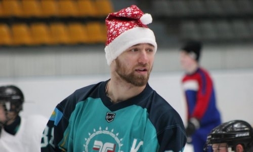 Игроки «Торпедо» поздравили маленьких хоккеистов