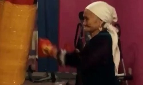 Интернет взорвал ролик «Бабушки GGG», которая лечит руки боксом