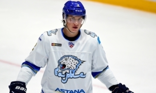 Хоккеисты «Барыса» и «Амура» устроили драку на старте матча КХЛ