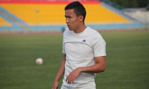 Побывавший на просмотре в «Днепре» казахстанец проходит сбор с «Жетысу»