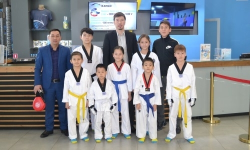 В Астане таеквондисты провели необычную тренировку