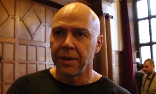 «Против него нужно ружье!». Тренер Сондерса — о потенциальном бое с Головкиным