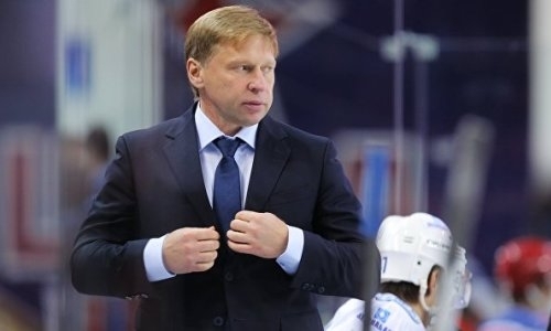 «Корешкова хотели снять еще в ноябре, но, как назло, команда очень хорошо шла». Хоккейный эксперт назвал причины провала «Барыса»