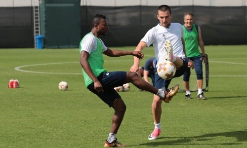 Твумаси вернулся к тренировкам на поле