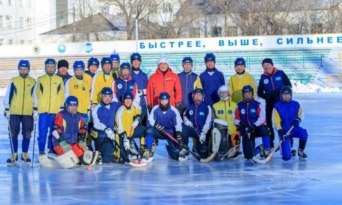 Открытый искусственный лёд для игроков бенди протестировали в Уральске