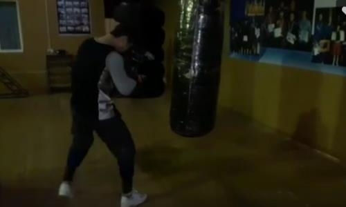 Ажбенов продолжает подготовку к дебютному бою на профи-ринге
