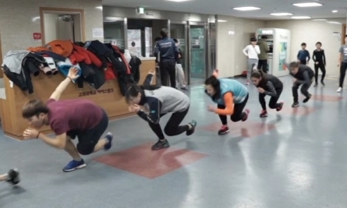 В одном из ледовых дворцов Сеула тренируются казахстанские спортсменки