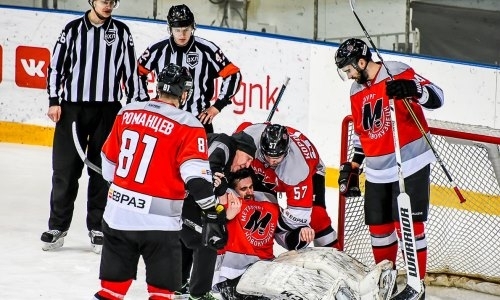 Вратарь «Металлурга» получил травму в матче ВХЛ с «Сарыаркой»