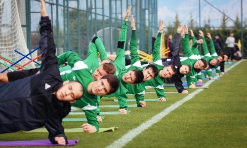 Фоторепортаж с первой тренировки «Атырау» в Турции