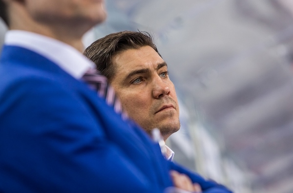 Экс-наставник «Барыса» предложил организовать среди тренеров конкурс по метанию бутылок на Матче Звезд